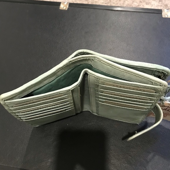 Genuine woven leather bifold tab wallet light sage green - Picture 3 of 8